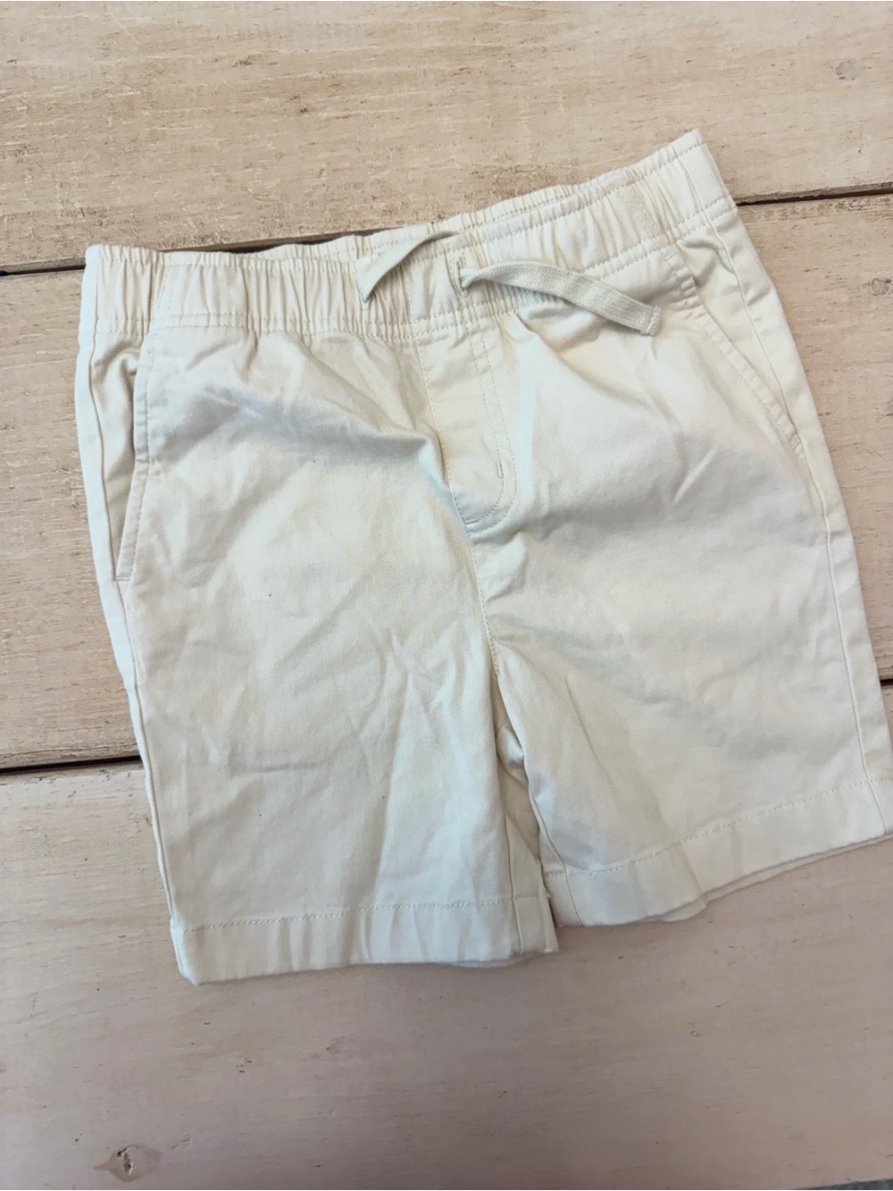 Vineyard Vine boys khaki shorts size 5